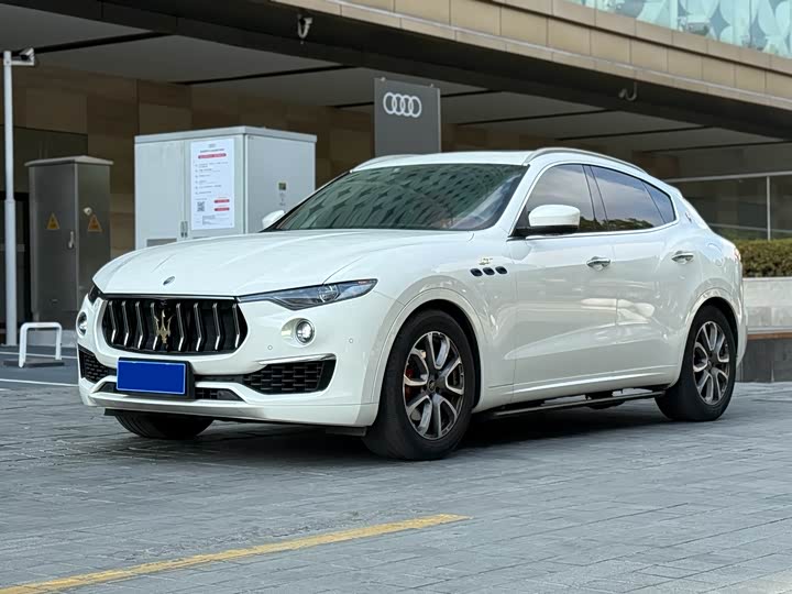 Фото 1 - Maserati Levante