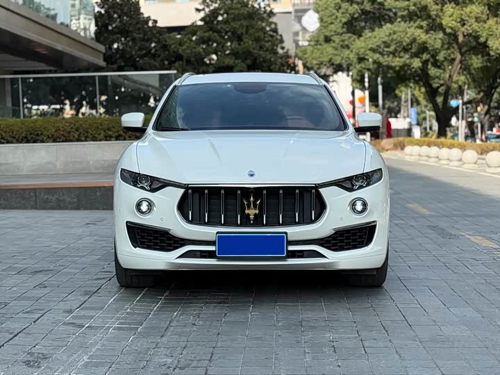 Фото 2 - Maserati Levante