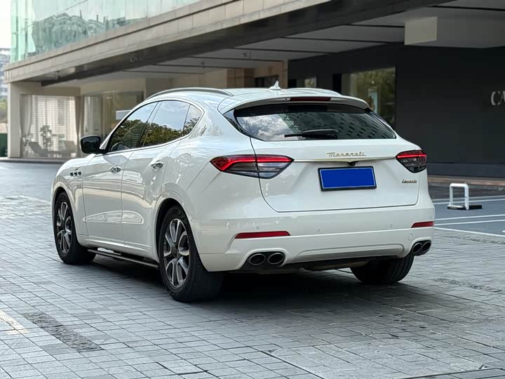 Фото 3 - Maserati Levante