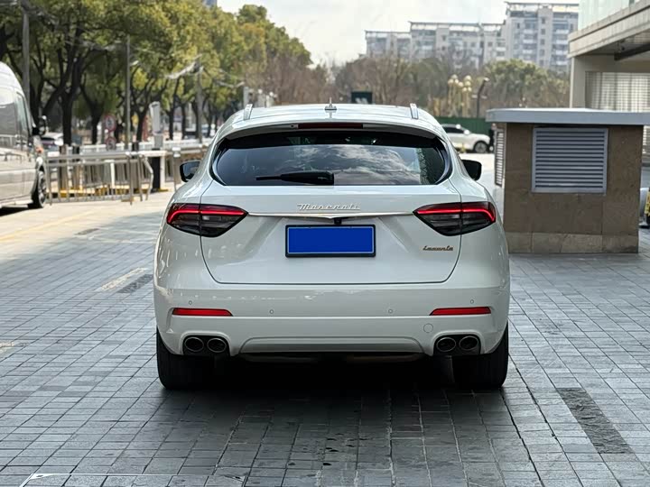 Фото 4 - Maserati Levante