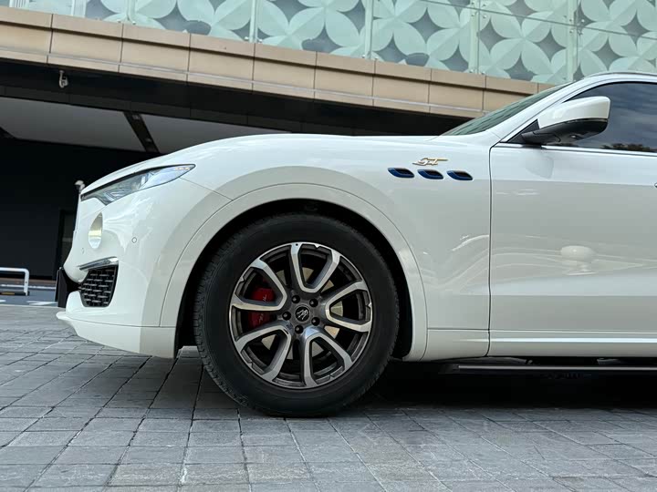 Фото 5 - Maserati Levante