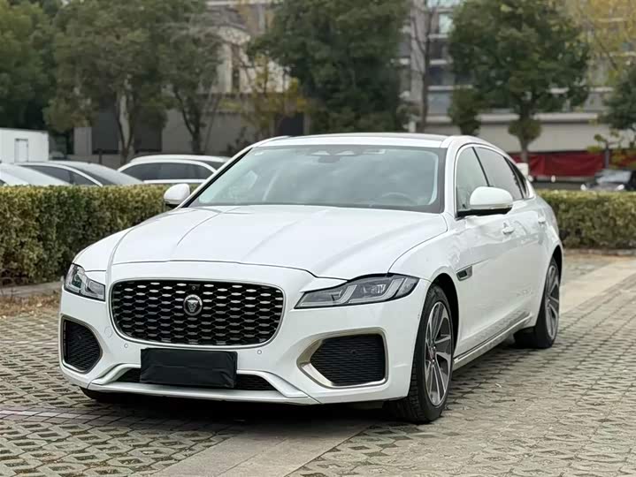 Фото 1 - Jaguar XF L