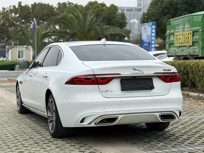 Фото 6 - Jaguar XF L