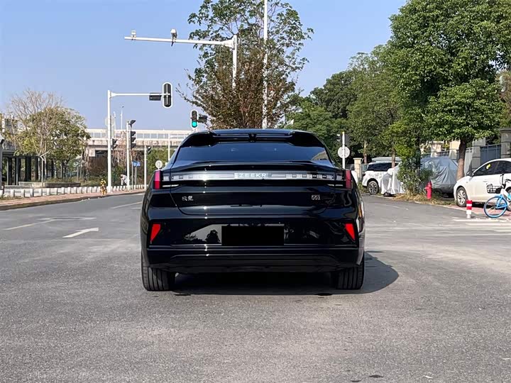 Фото 4 - Zeekr 001