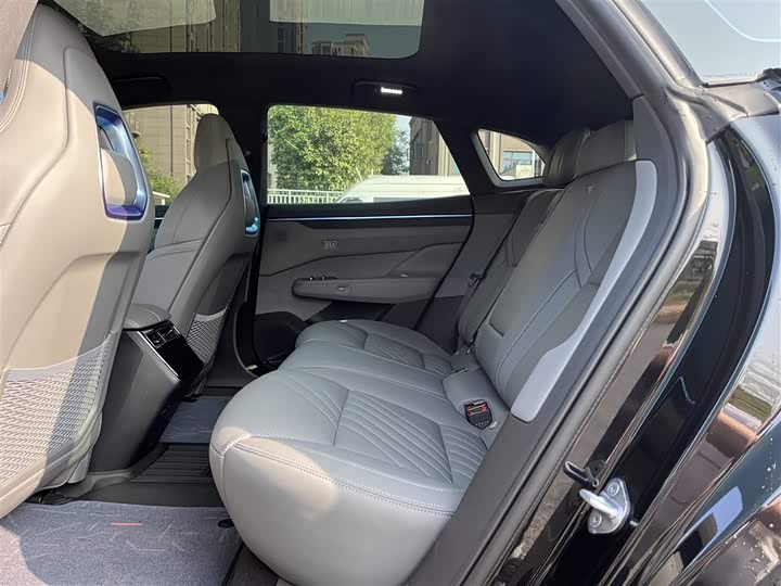 Фото 6 - Zeekr 001