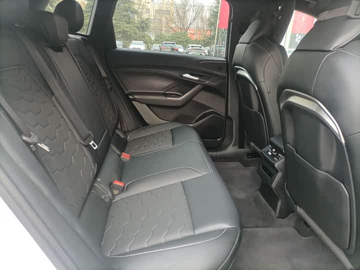 Фото 7 - Audi Q6L e-tron