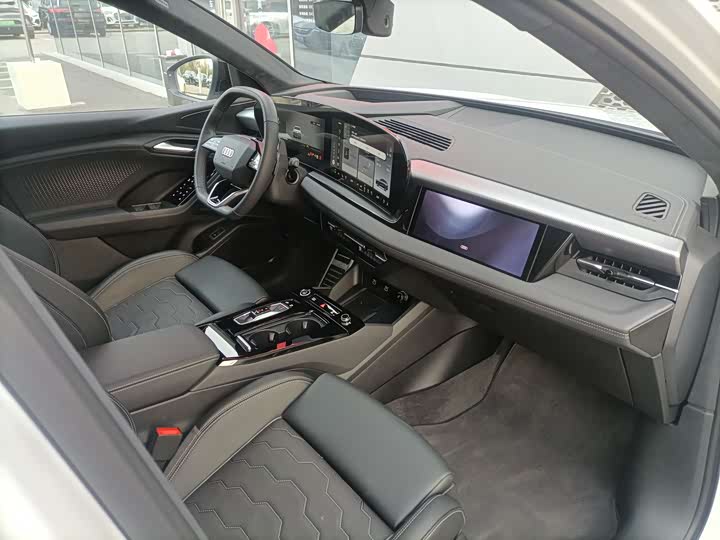 Фото 8 - Audi Q6L e-tron