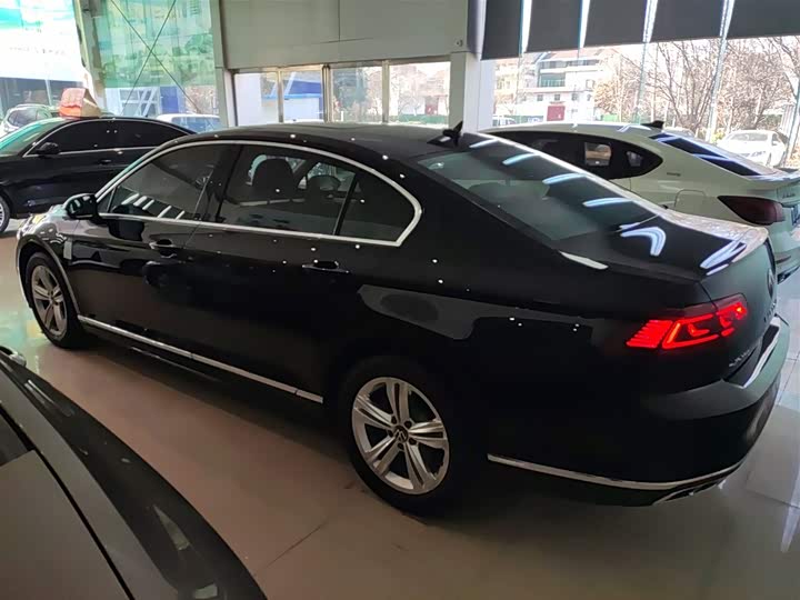 Фото 5 - Volkswagen Magotan