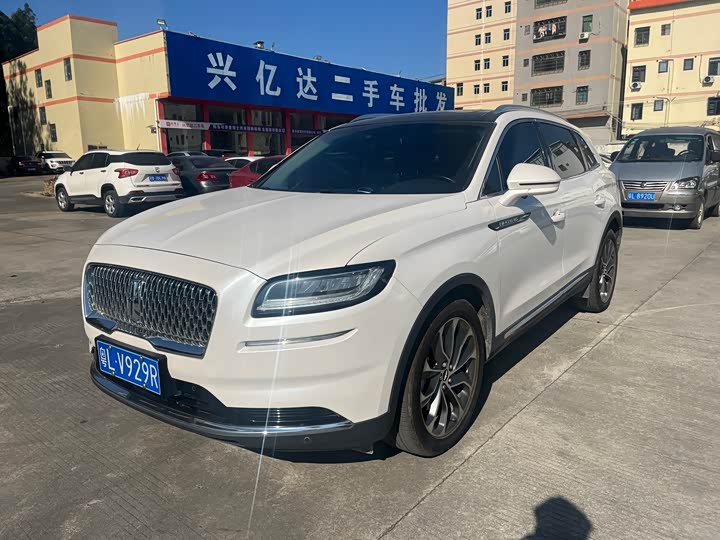 Фото 1 - Lincoln Nautilus