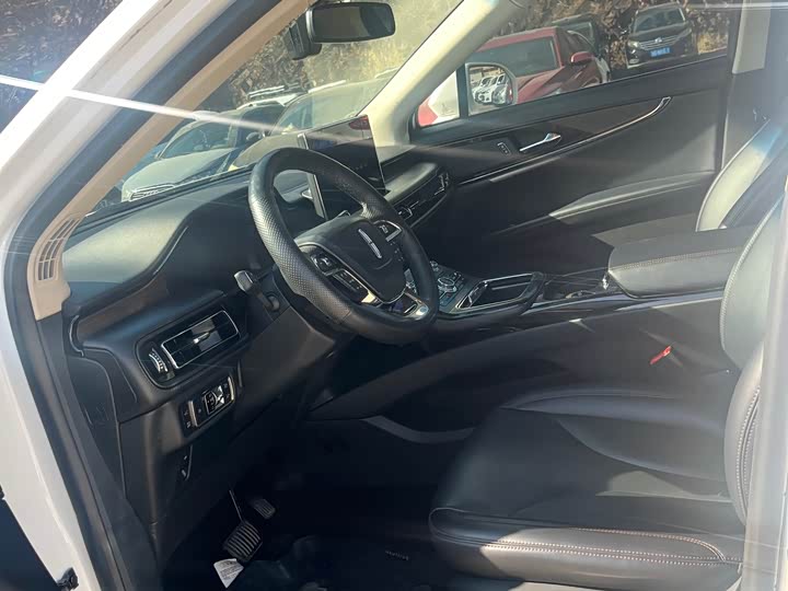 Фото 3 - Lincoln Nautilus