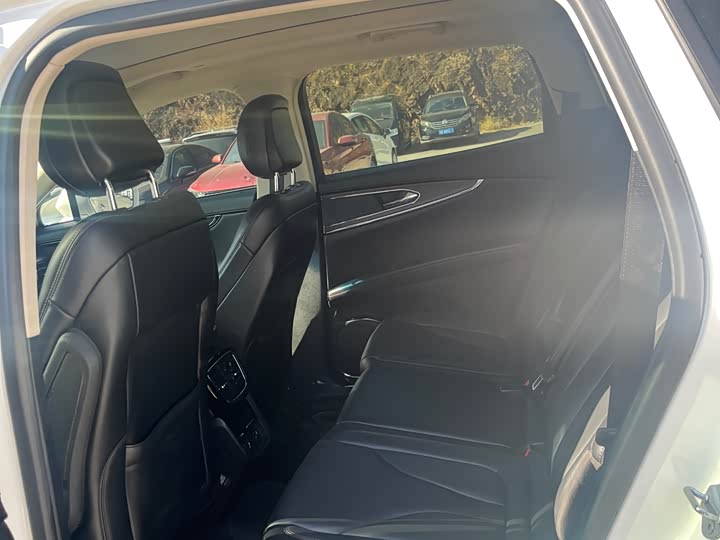 Фото 5 - Lincoln Nautilus