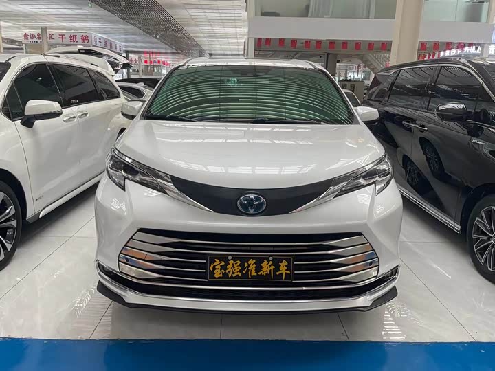 Фото 1 - Toyota Sienna