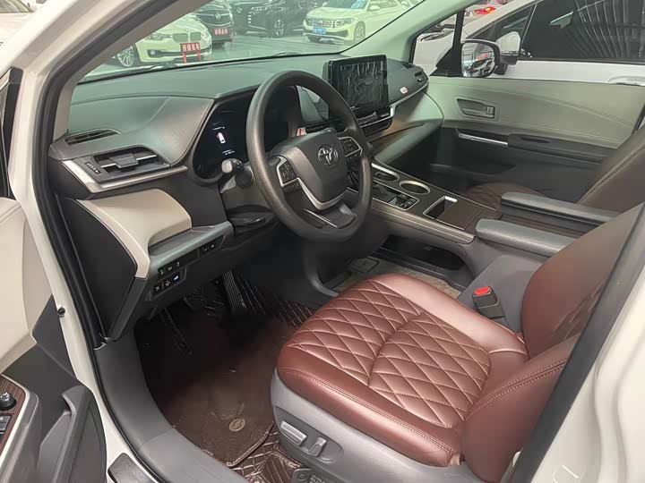 Фото 4 - Toyota Sienna