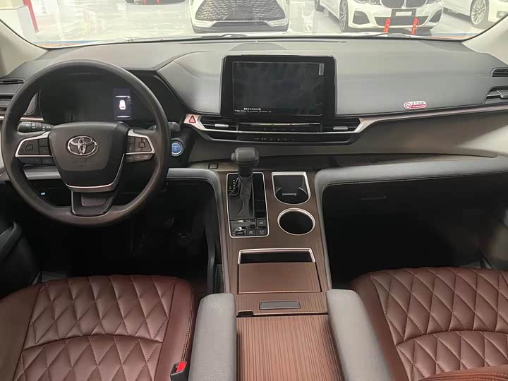 Фото 5 - Toyota Sienna