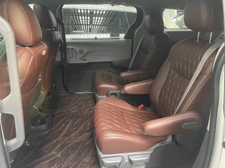 Фото 6 - Toyota Sienna
