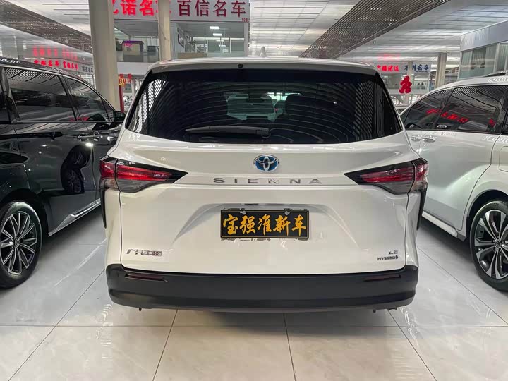 Фото 8 - Toyota Sienna