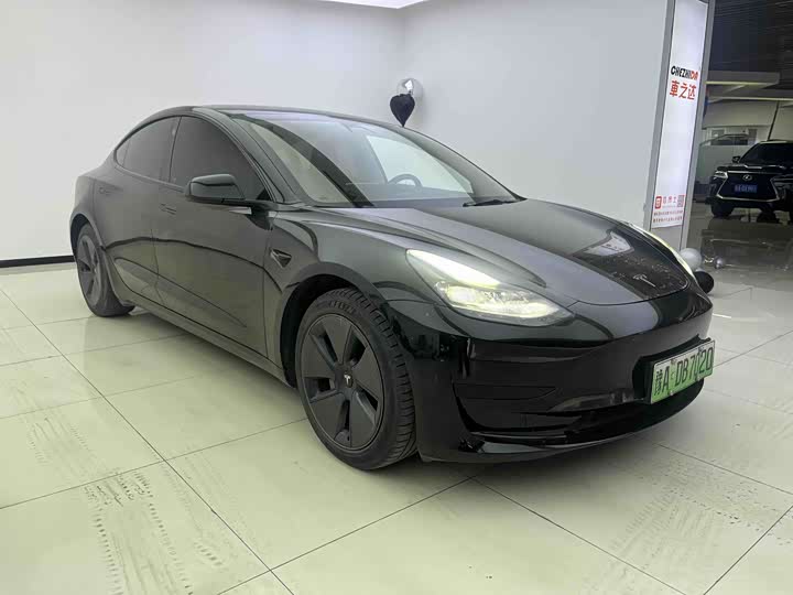 Фото 3 - Tesla Model 3