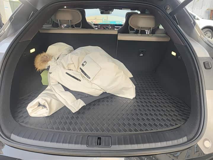 Фото 4 - Xiaomi YU7