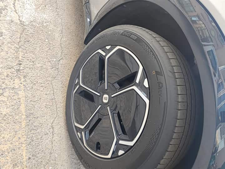 Фото 6 - Xiaomi YU7