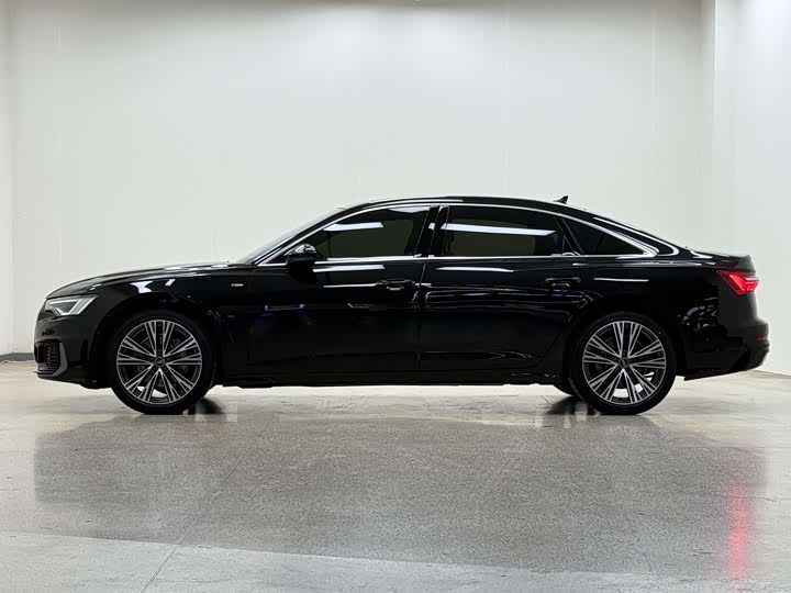 Фото 4 - Audi A6L