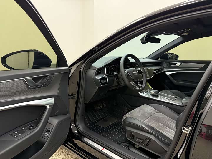 Фото 8 - Audi A6L