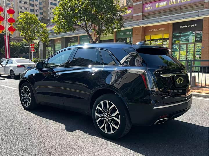 Фото 6 - Cadillac XT5