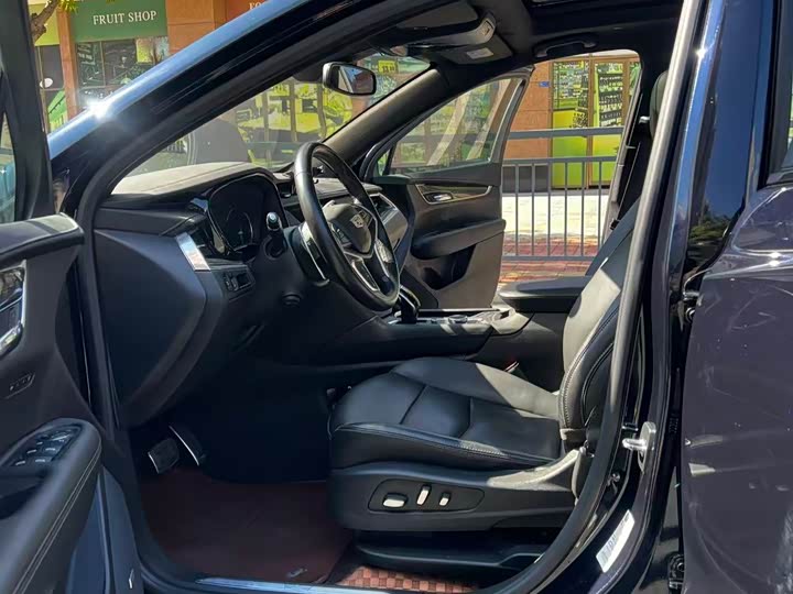 Фото 7 - Cadillac XT5