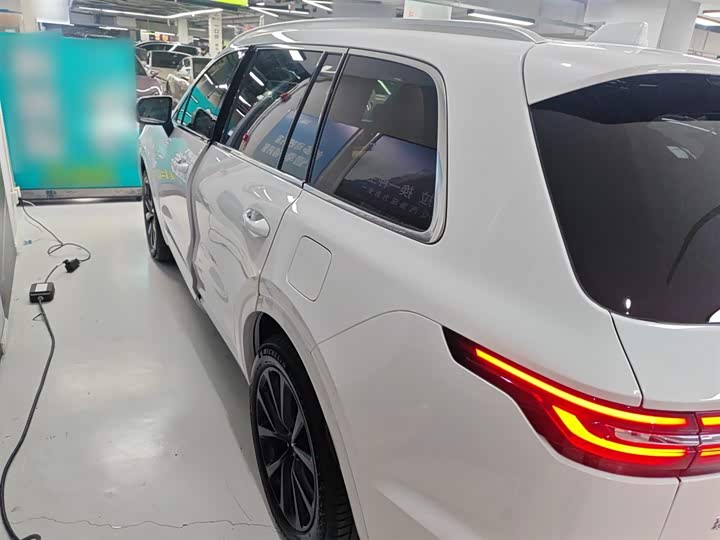 Фото 5 - LiXiang One