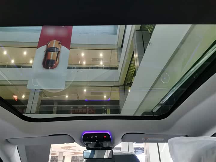 Фото 8 - Mercedes-Benz EQE SUV