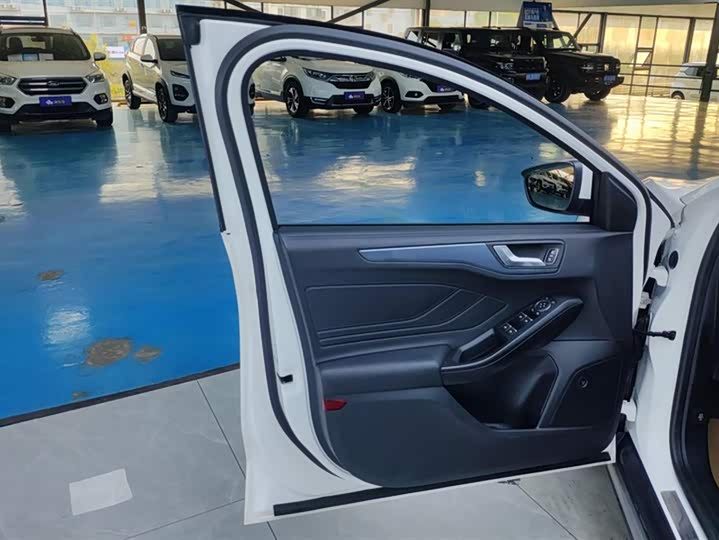 Фото 7 - Ford Focus