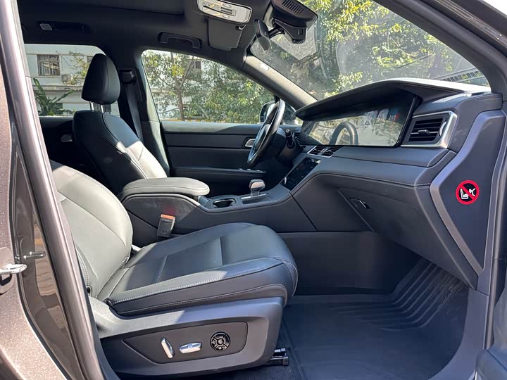 Фото 7 - LiXiang One