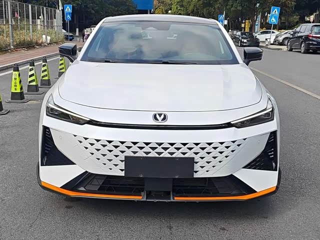 Фото 2 - Changan UNI-V