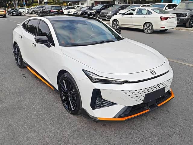 Фото 3 - Changan UNI-V