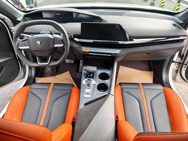 Фото 4 - Changan UNI-V