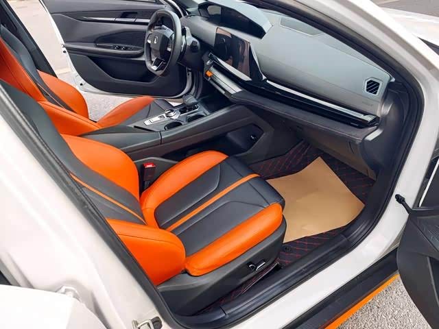 Фото 6 - Changan UNI-V