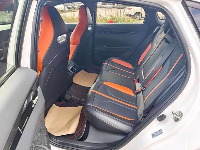 Фото 8 - Changan UNI-V