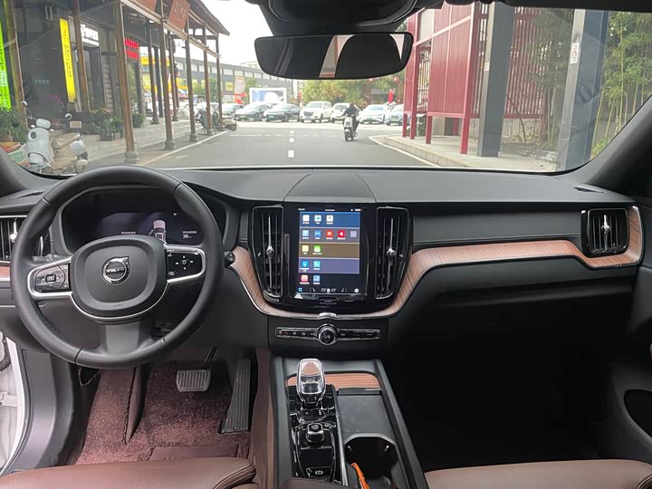 Фото 9 - Volvo XC60 Hybrid