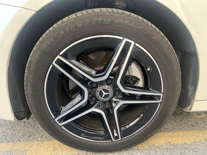 Фото 2 - Mercedes-Benz E-Class