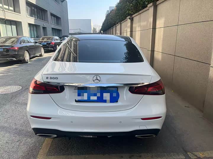 Фото 4 - Mercedes-Benz E-Class