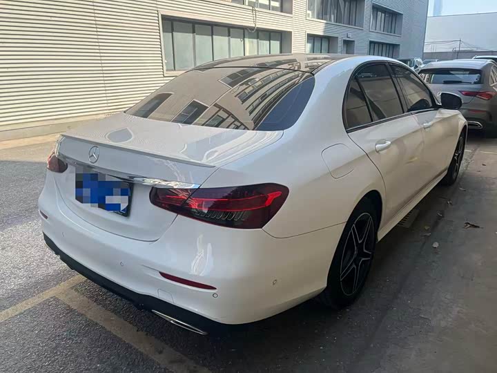 Фото 5 - Mercedes-Benz E-Class