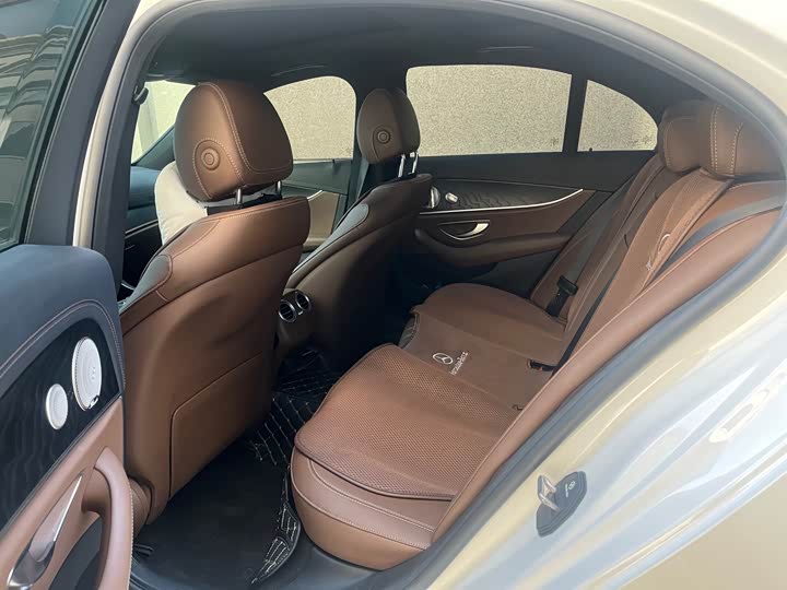 Фото 7 - Mercedes-Benz E-Class