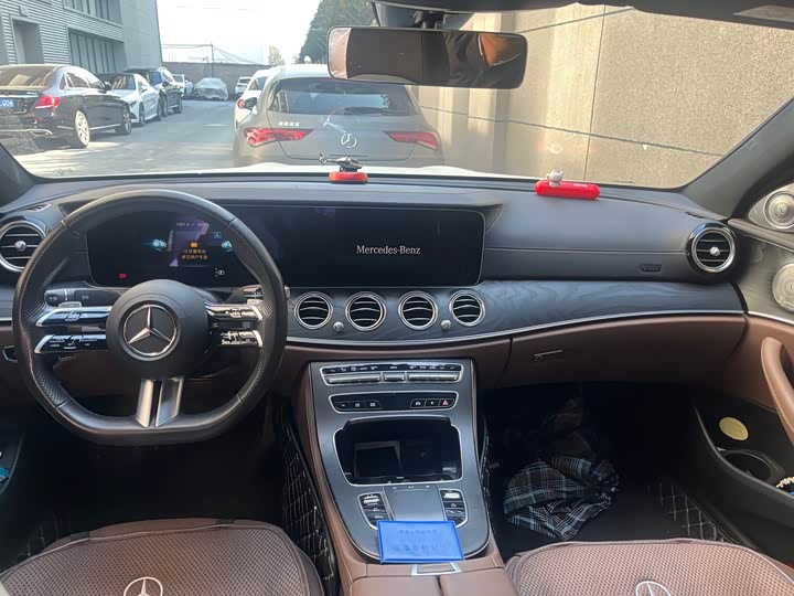 Фото 8 - Mercedes-Benz E-Class