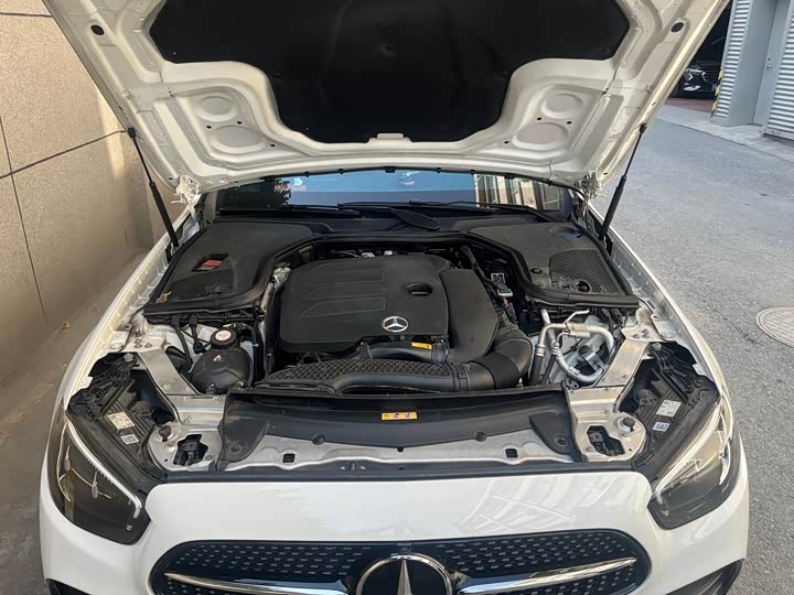 Фото 9 - Mercedes-Benz E-Class