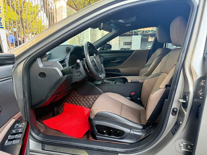 Фото 7 - Lexus ES