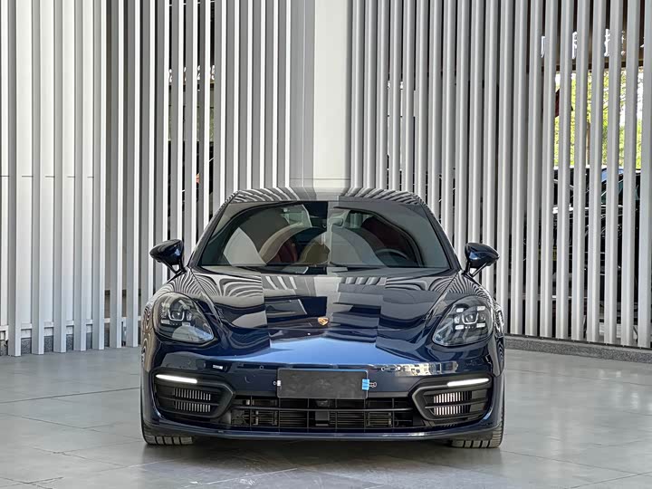 Фото 2 - Porsche Panamera