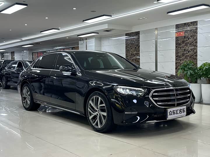 Фото 3 - Mercedes-Benz E-Class