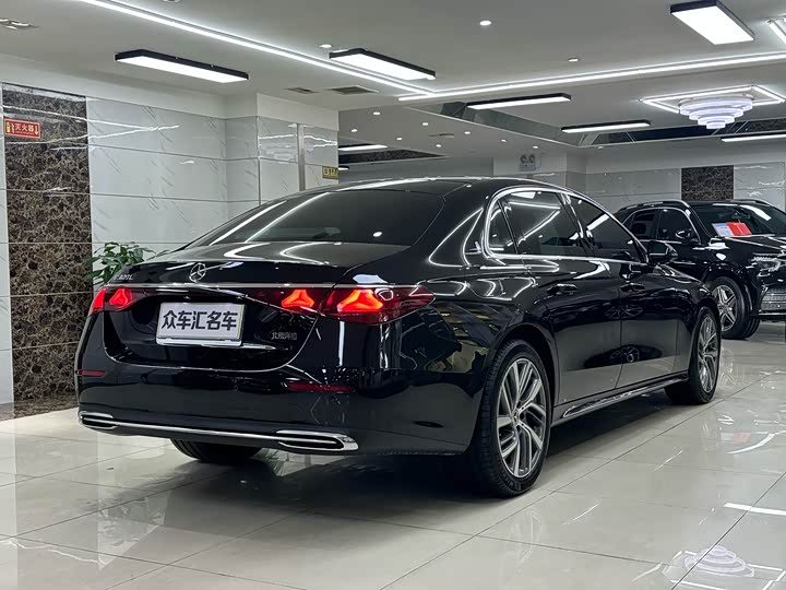 Фото 6 - Mercedes-Benz E-Class