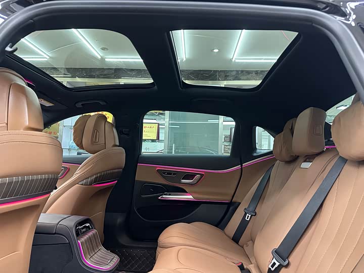 Фото 9 - Mercedes-Benz E-Class