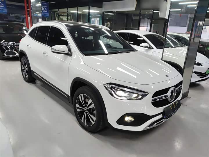 Фото 4 - Mercedes-Benz GLA-Class