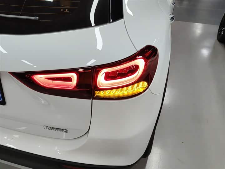 Фото 8 - Mercedes-Benz GLA-Class